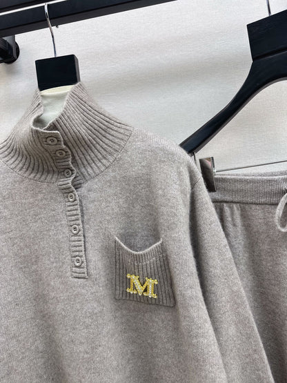 Max NEW knitted suit