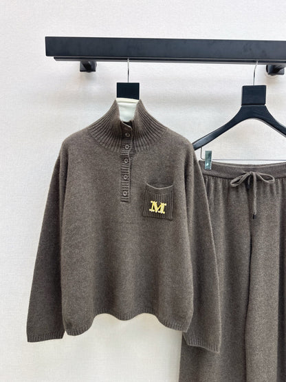 Max NEW knitted suit