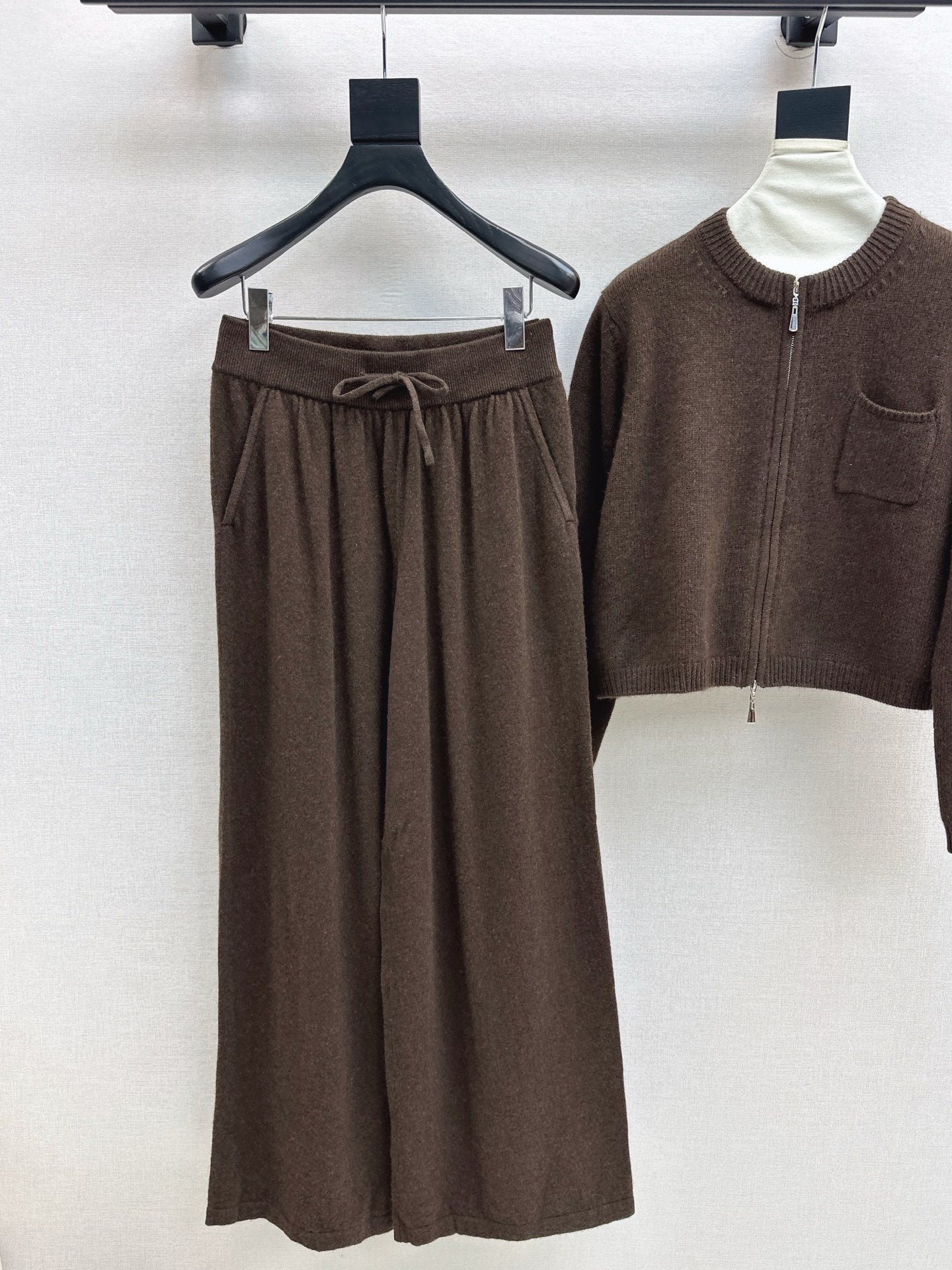 Loro NEW knitted suit