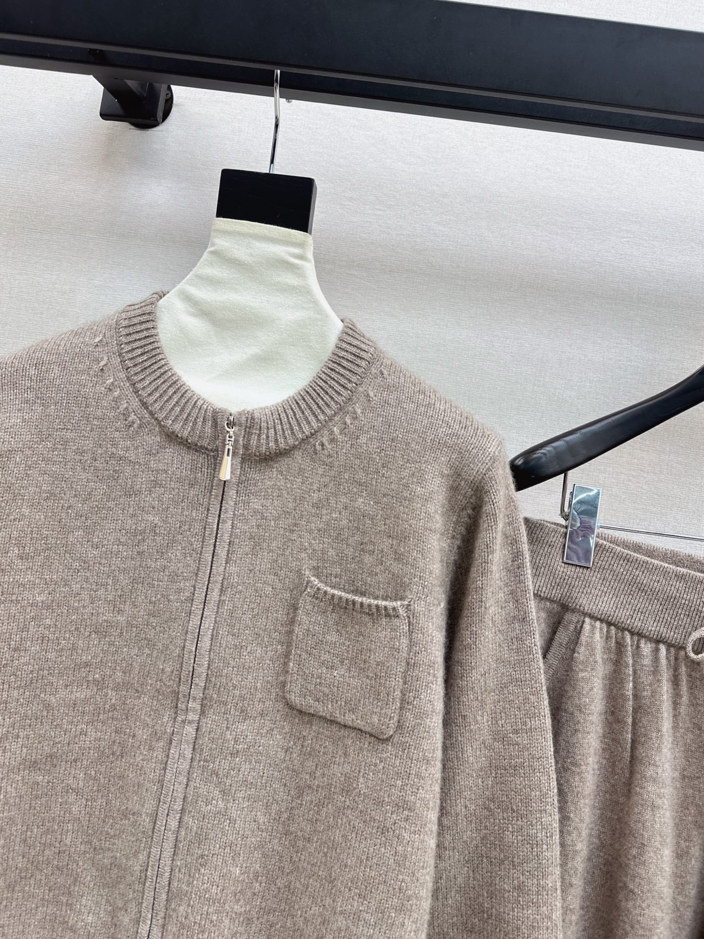 Loro NEW knitted suit