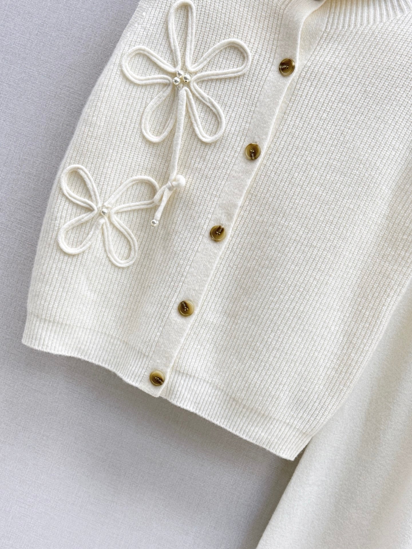 Chan NEW sleeveless knitted suit