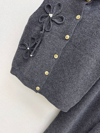 Chan NEW sleeveless knitted suit