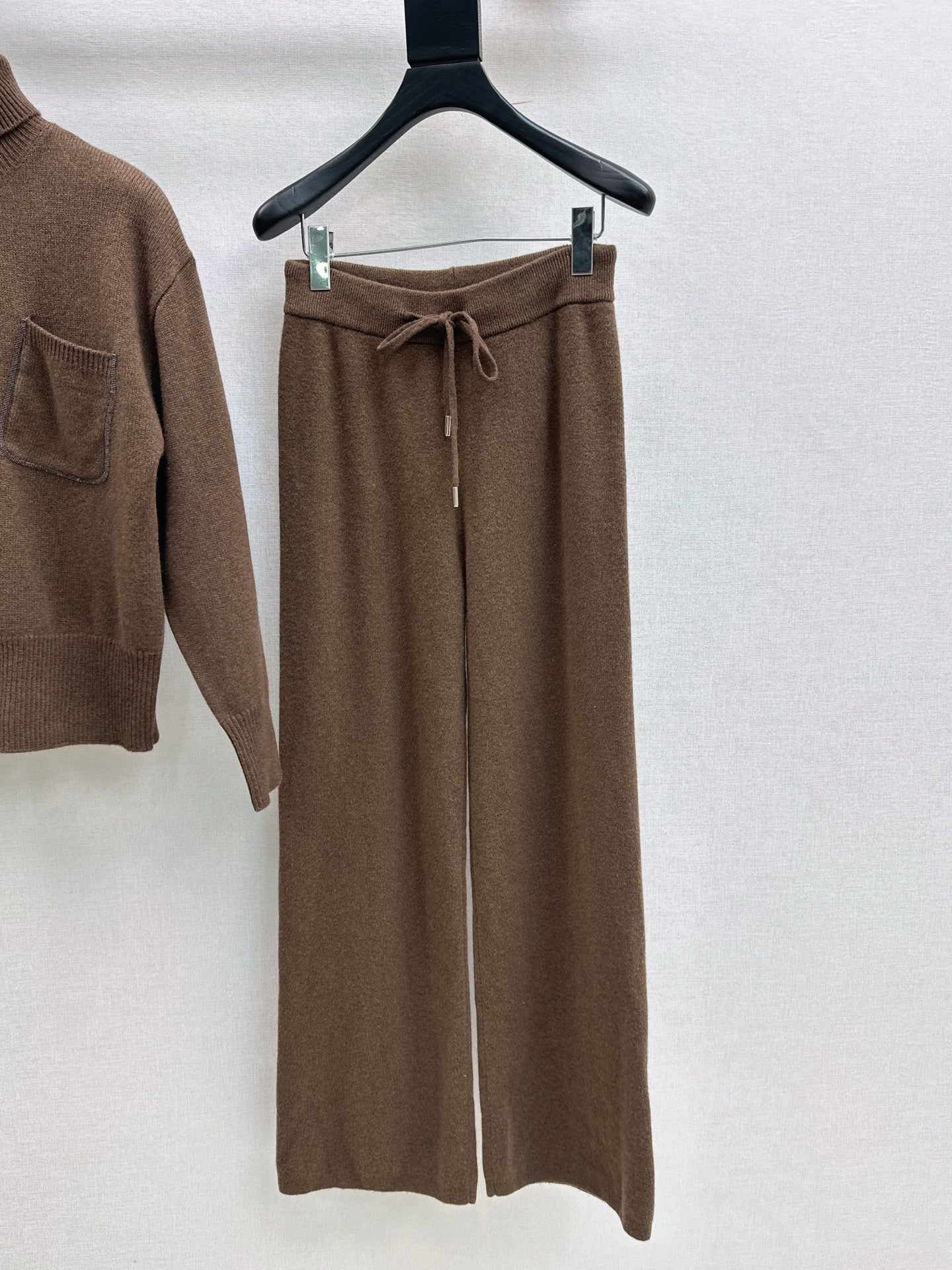 Burne NEW knitted suit