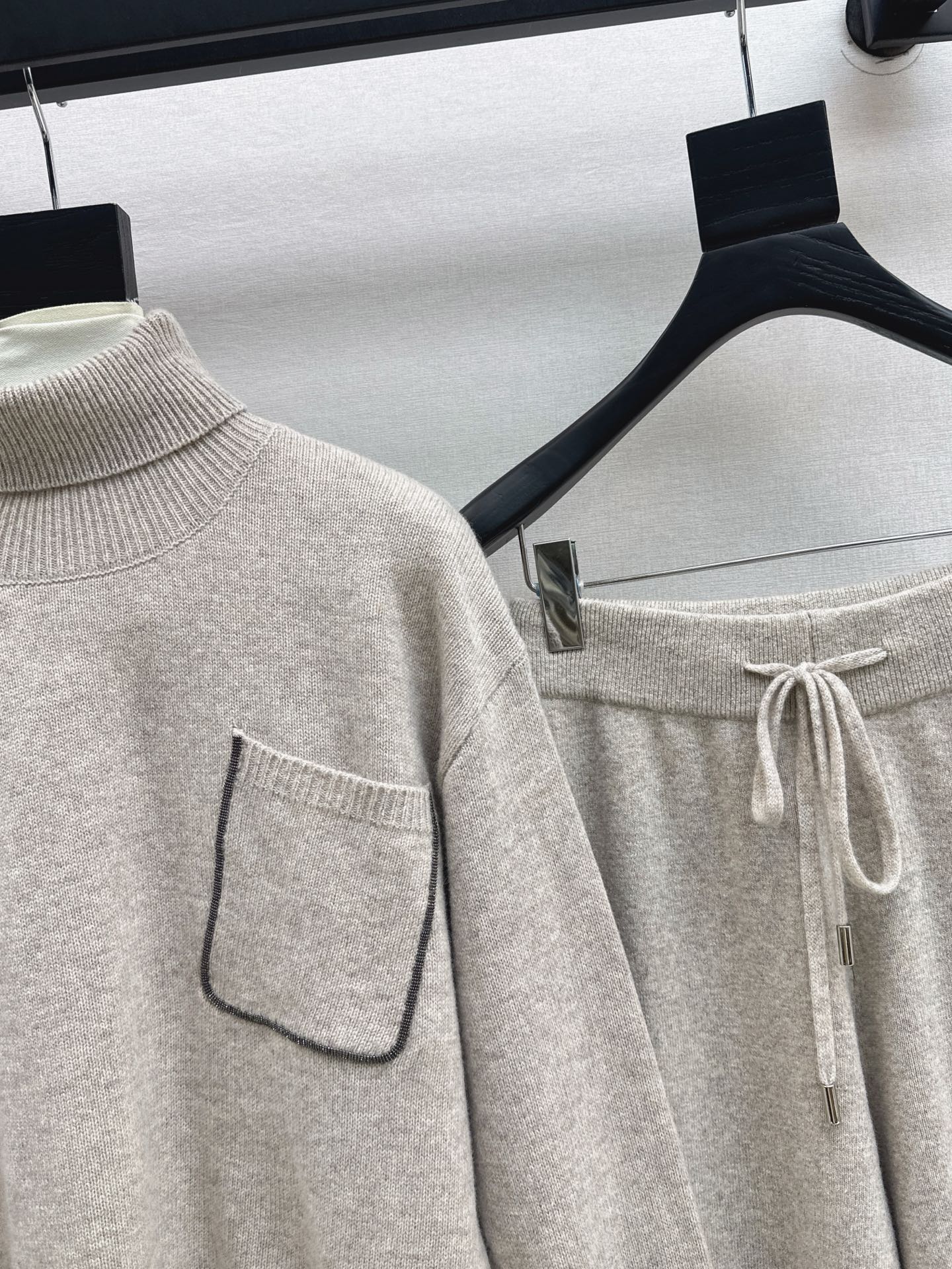 Burne NEW knitted suit