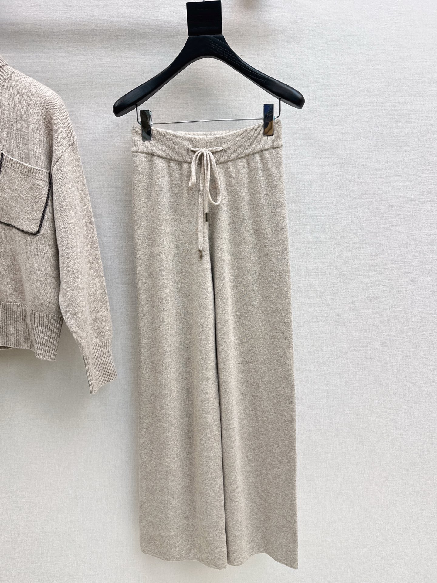 Burne NEW knitted suit