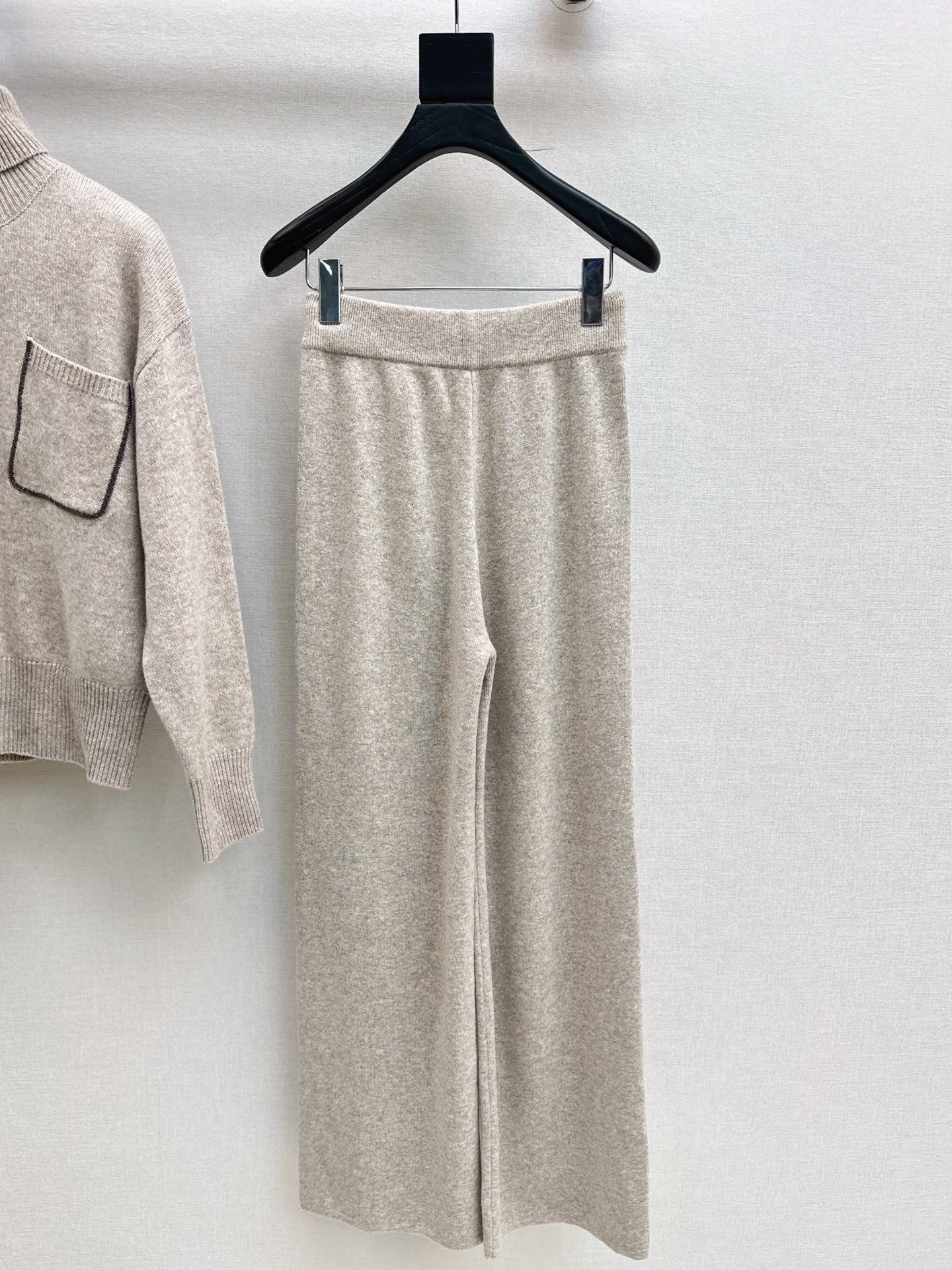 Burne NEW knitted suit