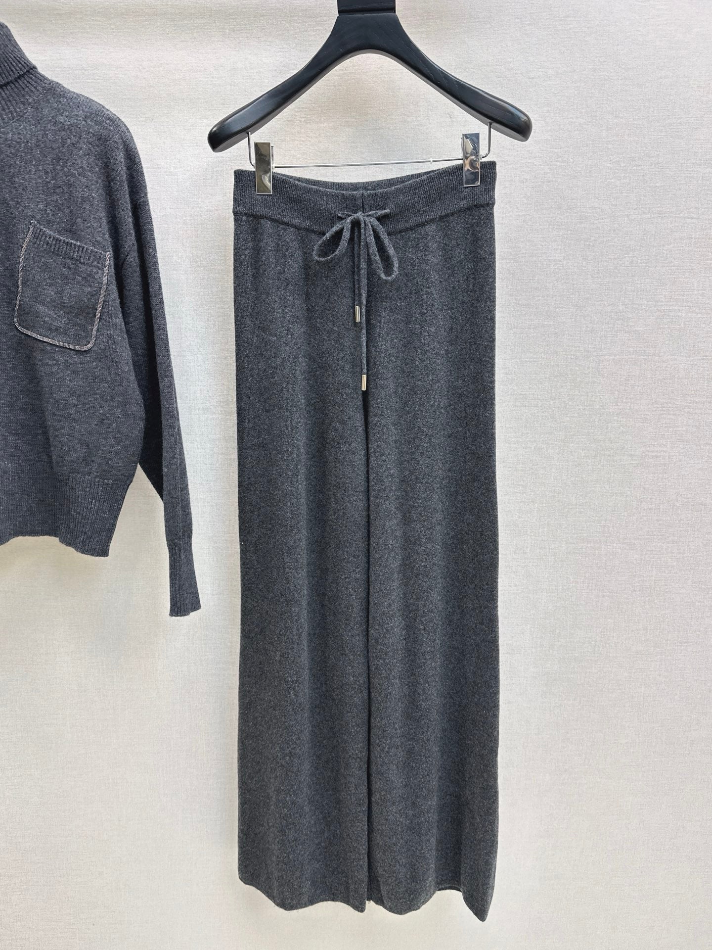 Burne NEW knitted suit