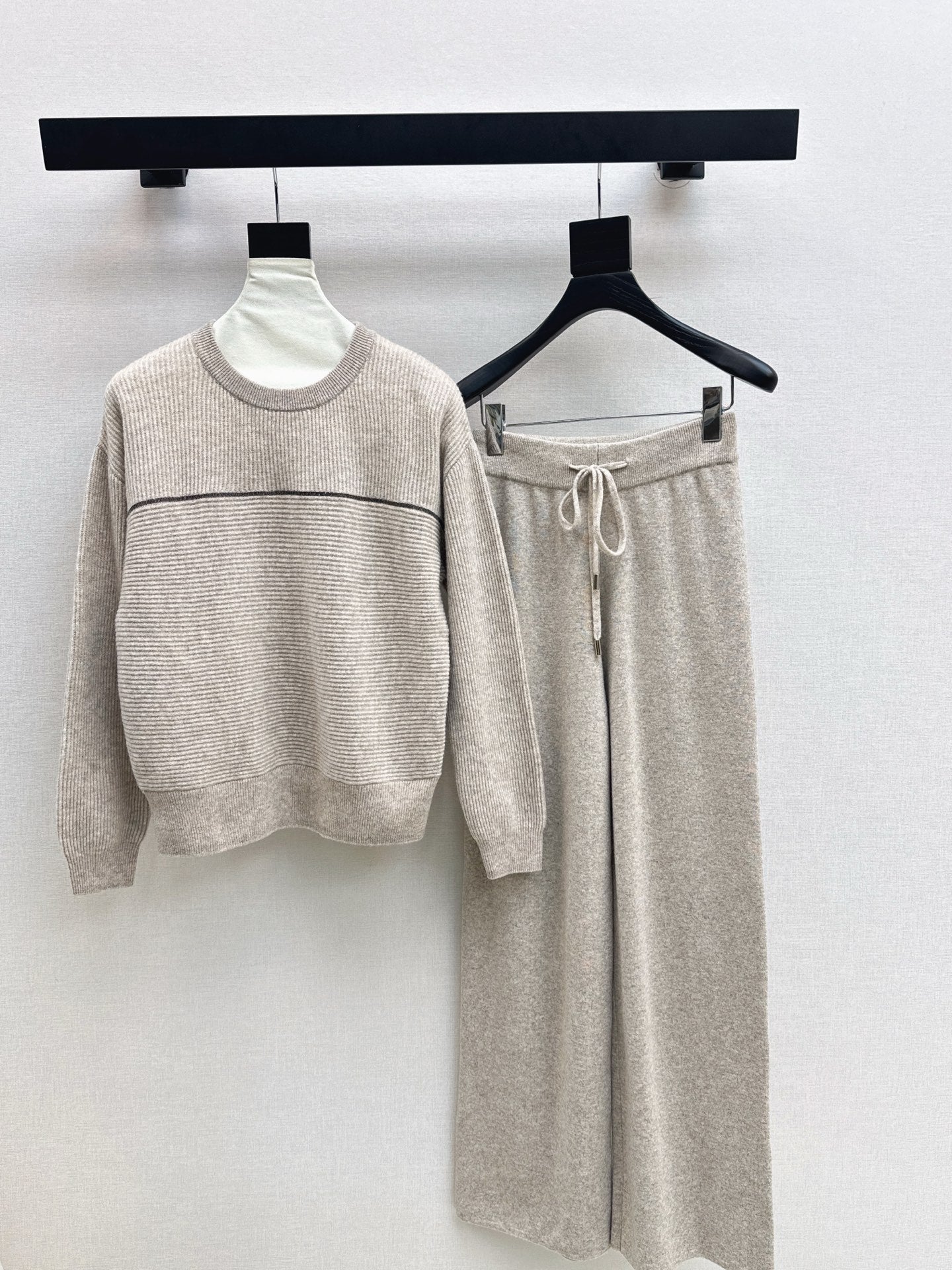 Burne NEW knitted suit