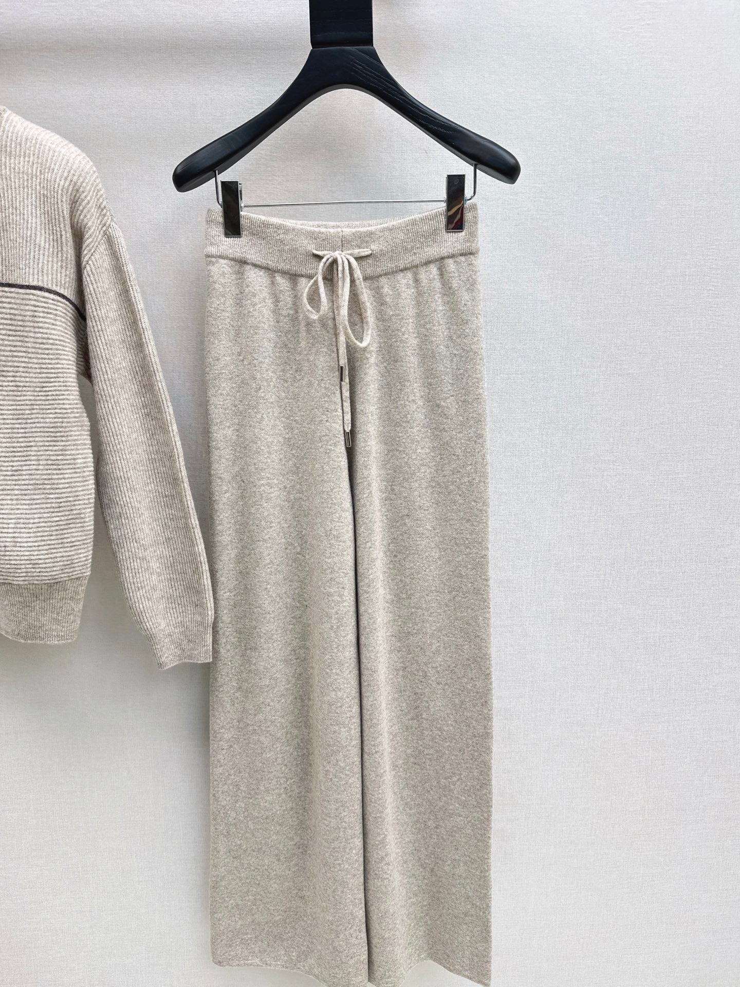 Burne NEW knitted suit