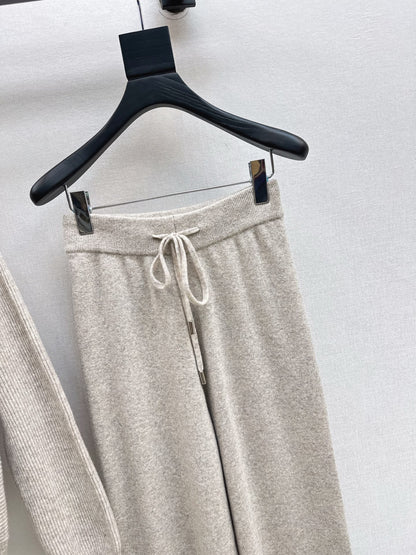 Burne NEW knitted suit