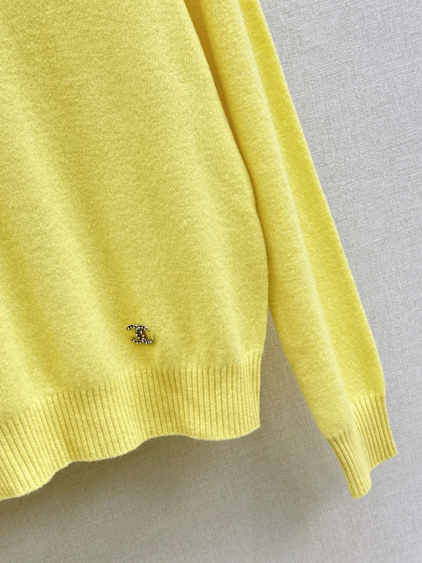 Chan NEW knitted sweater