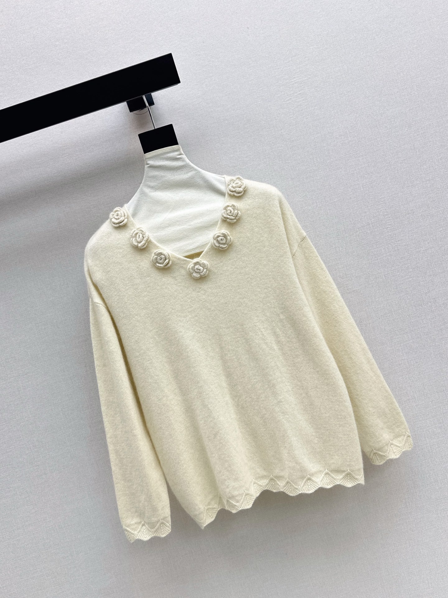 Chan NEW V-neck sweater