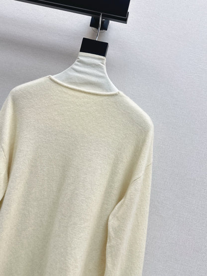 Chan NEW V-neck sweater