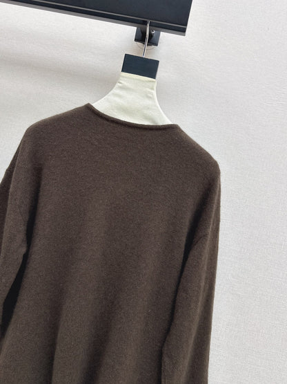 Chan NEW V-neck sweater