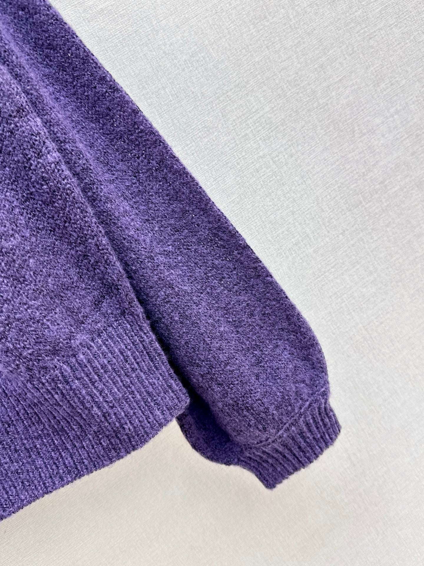 Chan NEW V-neck sweater