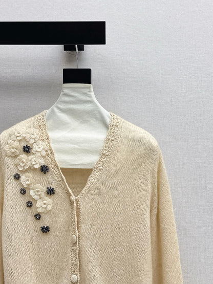 Chan NEW V-neck cardigan