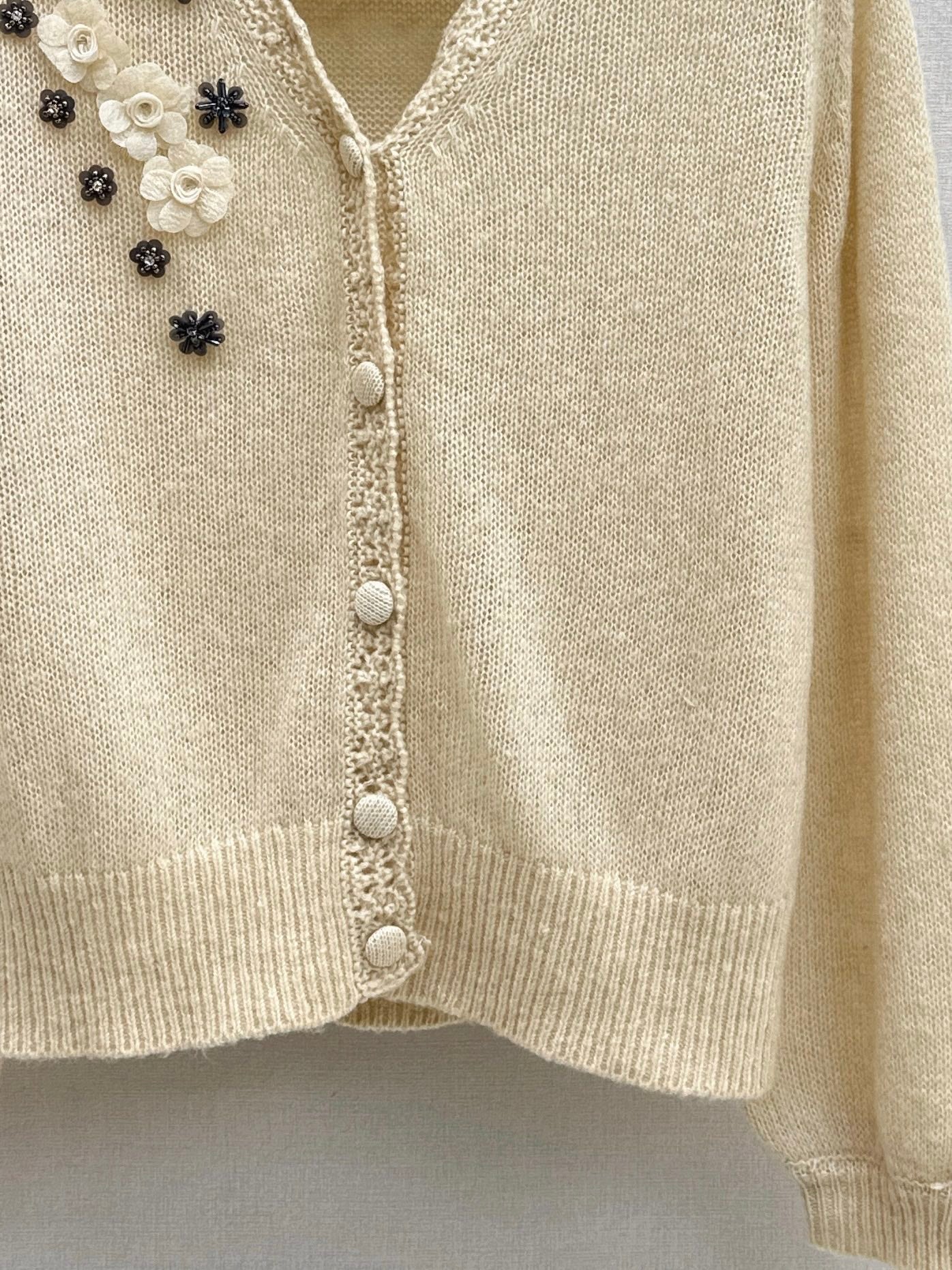 Chan NEW V-neck cardigan