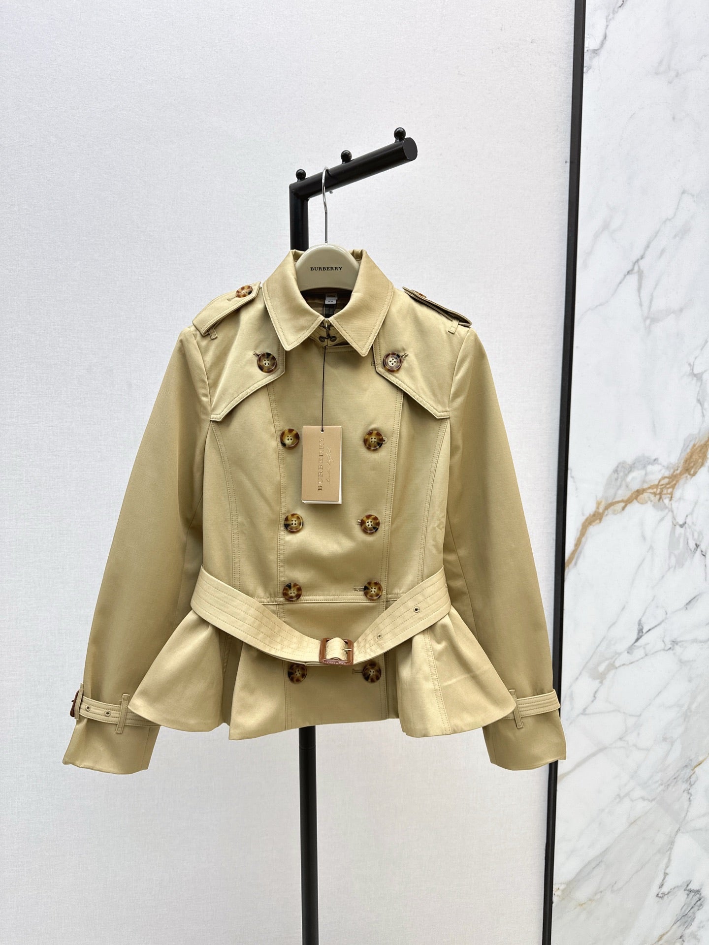 Bur NEW Button trench coat