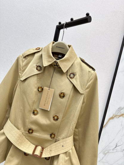 Bur NEW Button trench coat