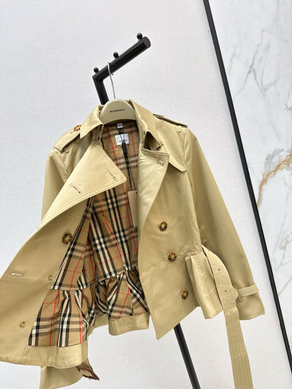 Bur NEW Button trench coat
