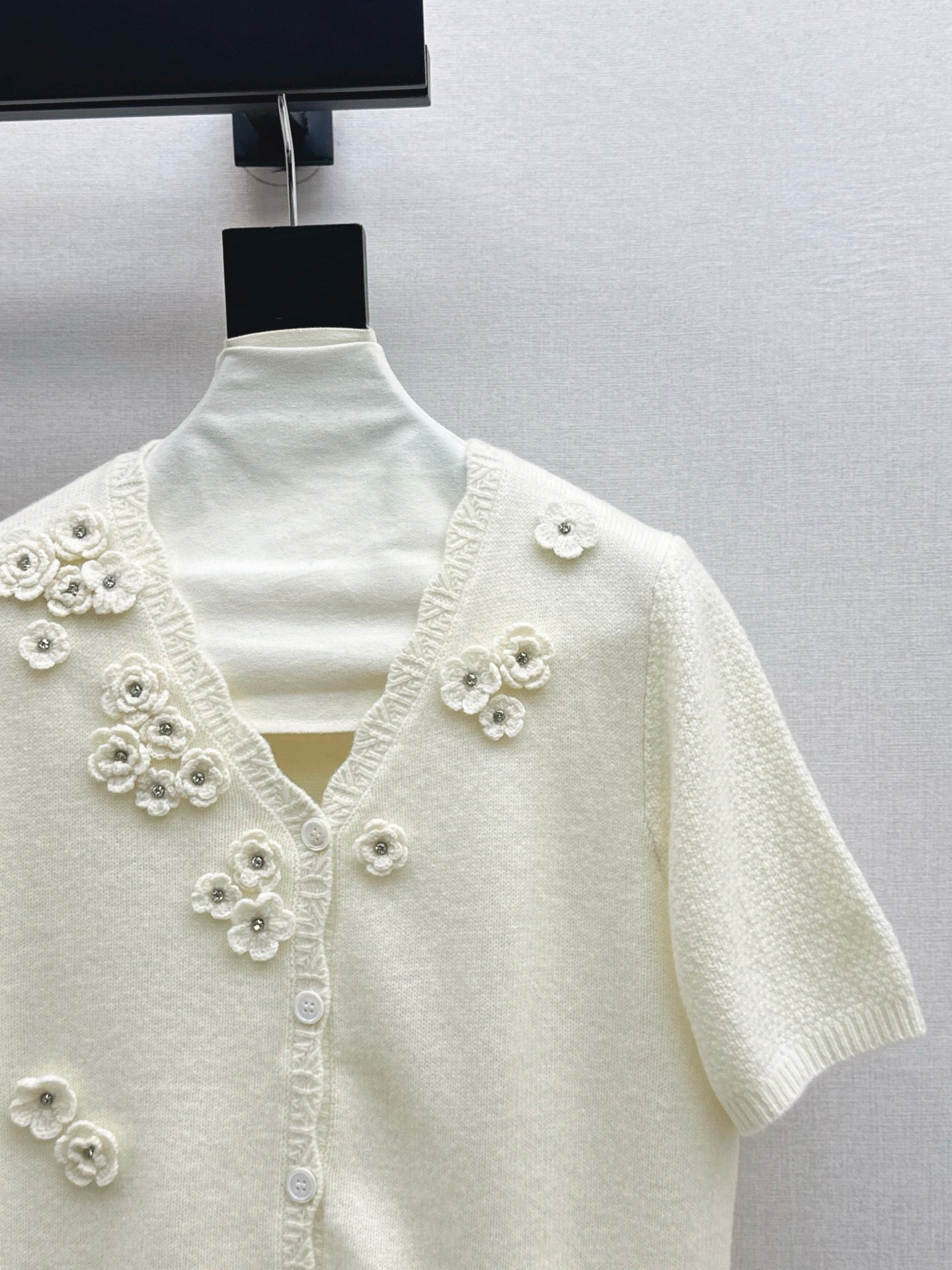 Chan NEW V-neck sweater