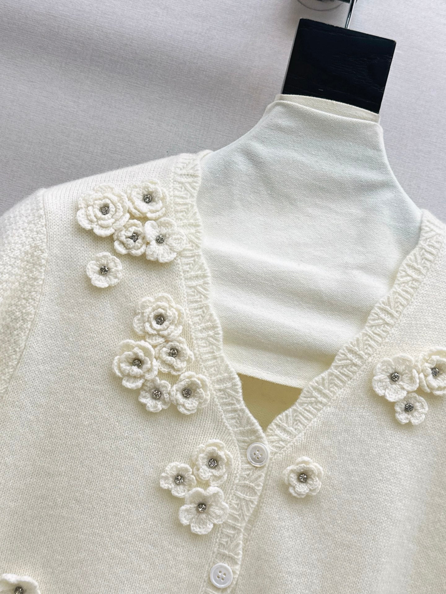 Chan NEW V-neck sweater