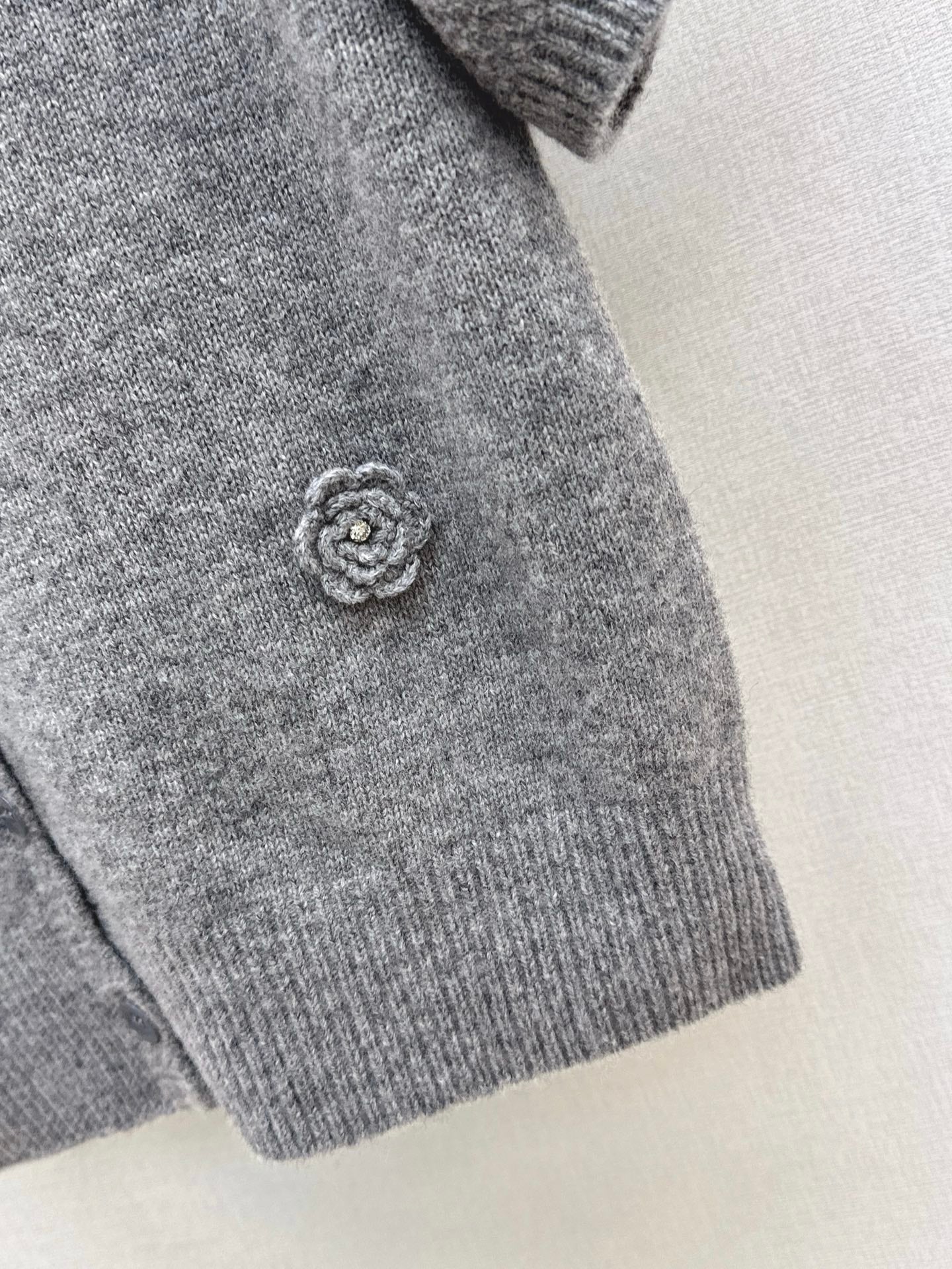 Chan NEW V-neck sweater