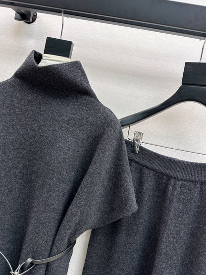 Loro NEW knitted suit