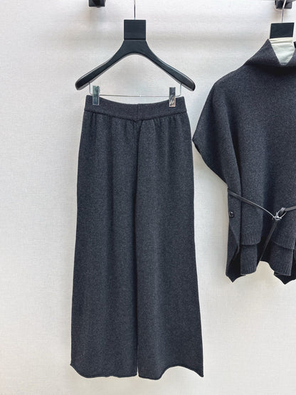 Loro NEW knitted suit