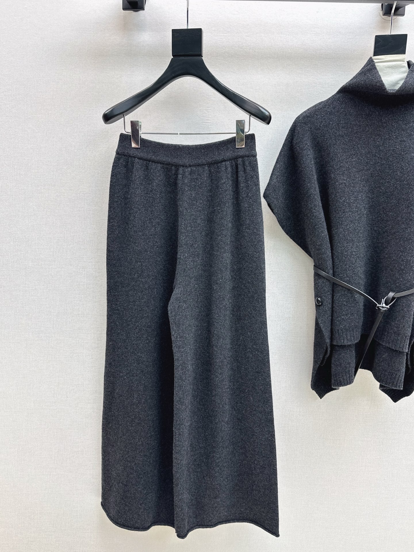 Loro NEW knitted suit