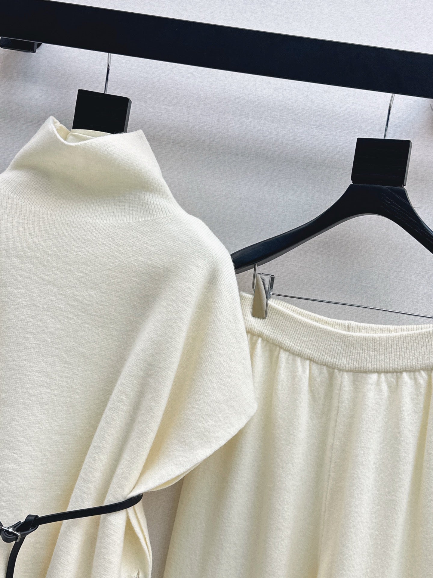 Loro NEW knitted suit