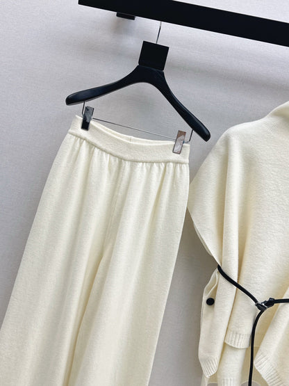 Loro NEW knitted suit