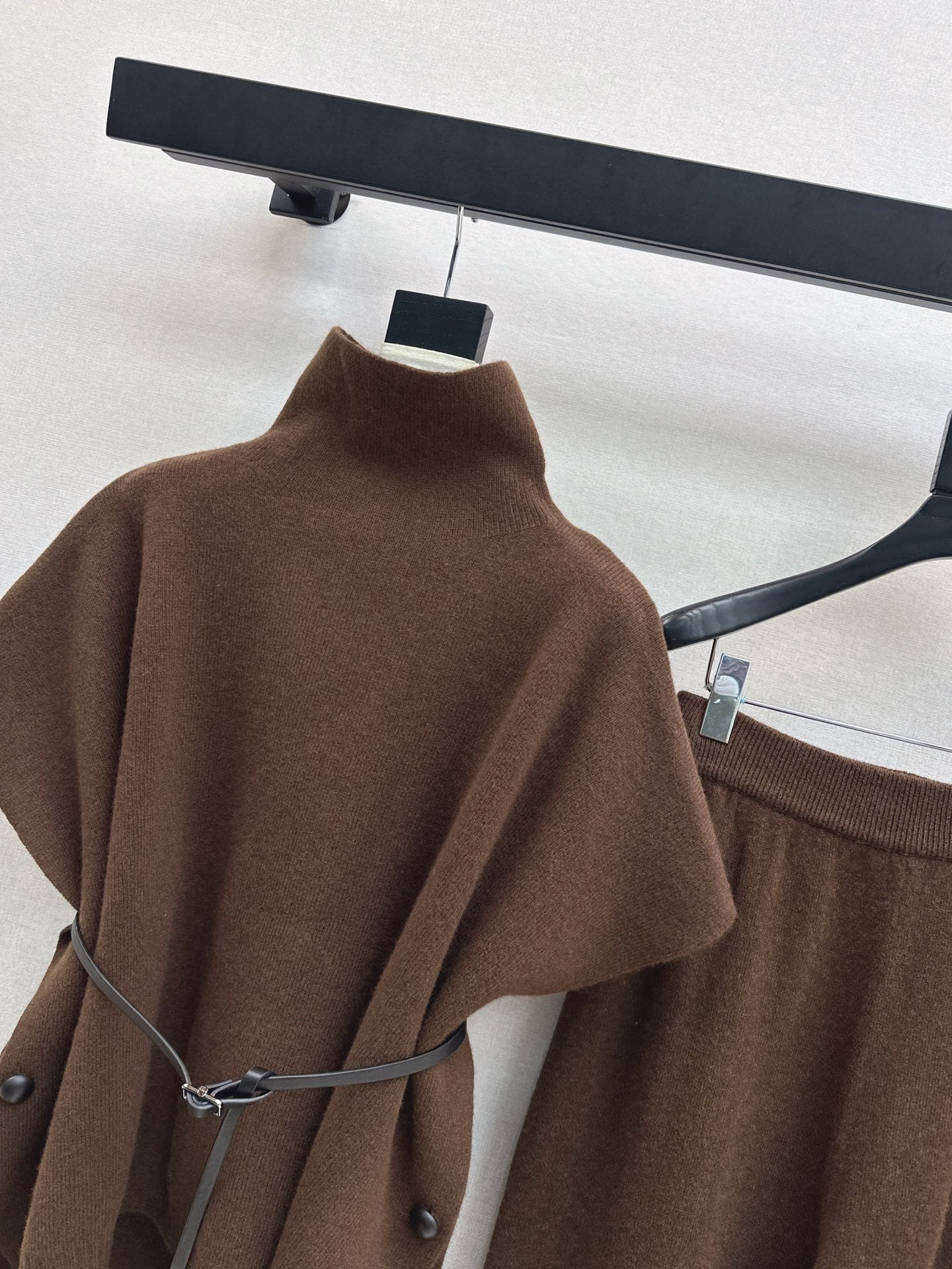 Loro NEW knitted suit