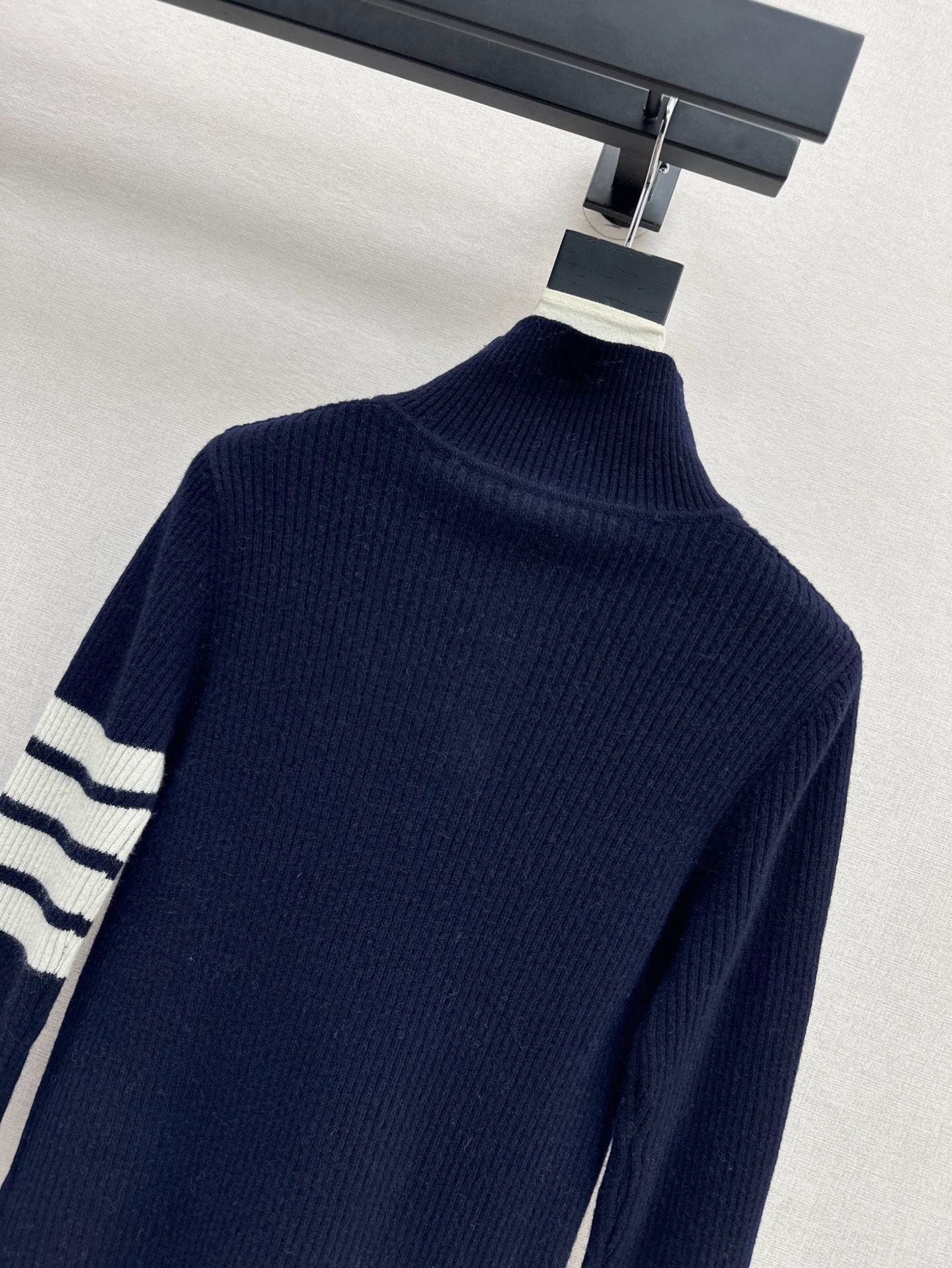 Thom NEW knitted sweater