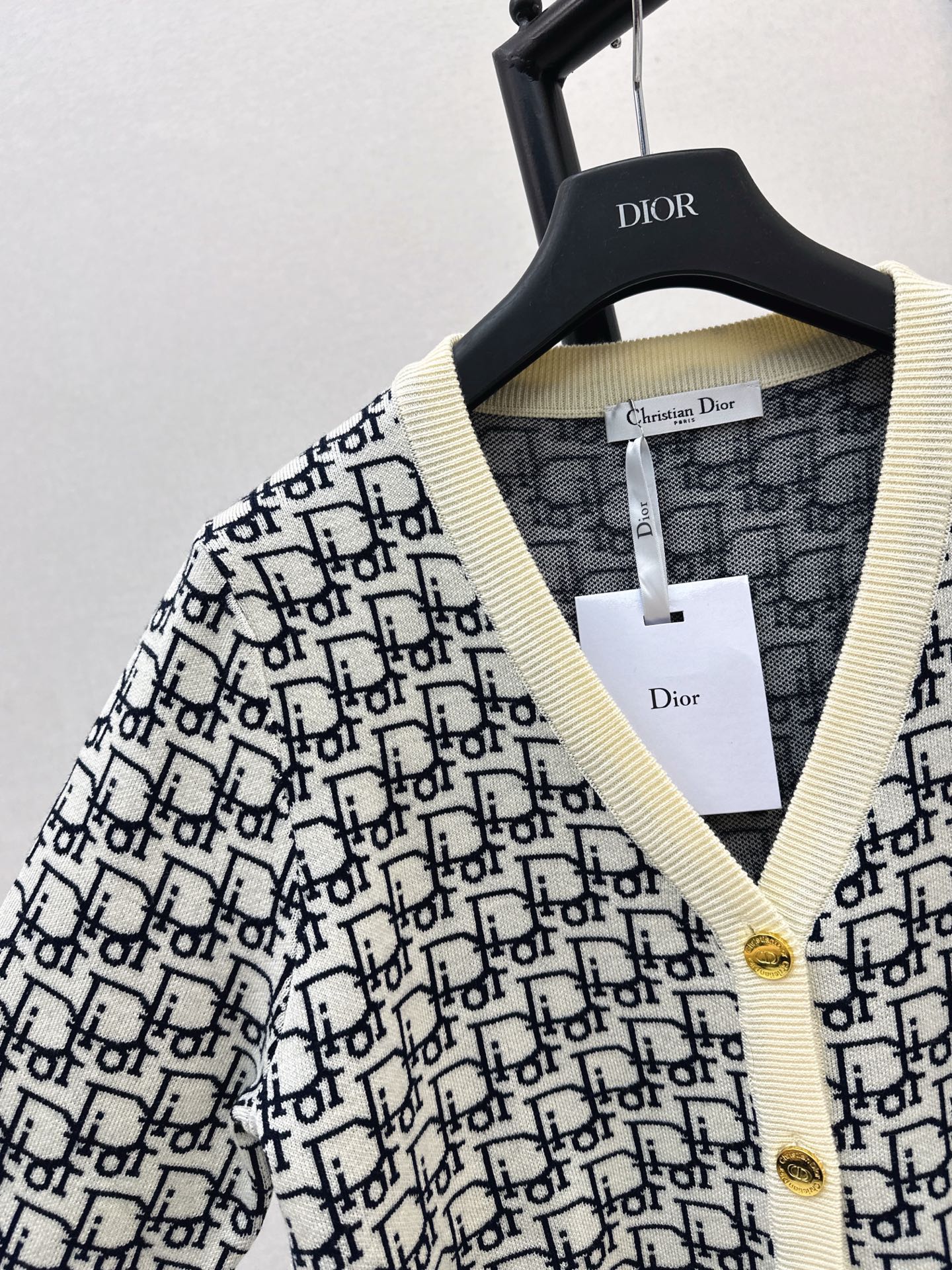 CD NEW V-neck cardigan