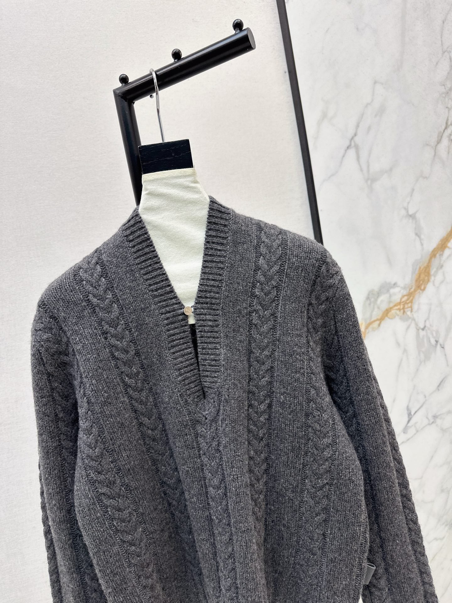 Loe NEW wool sweater