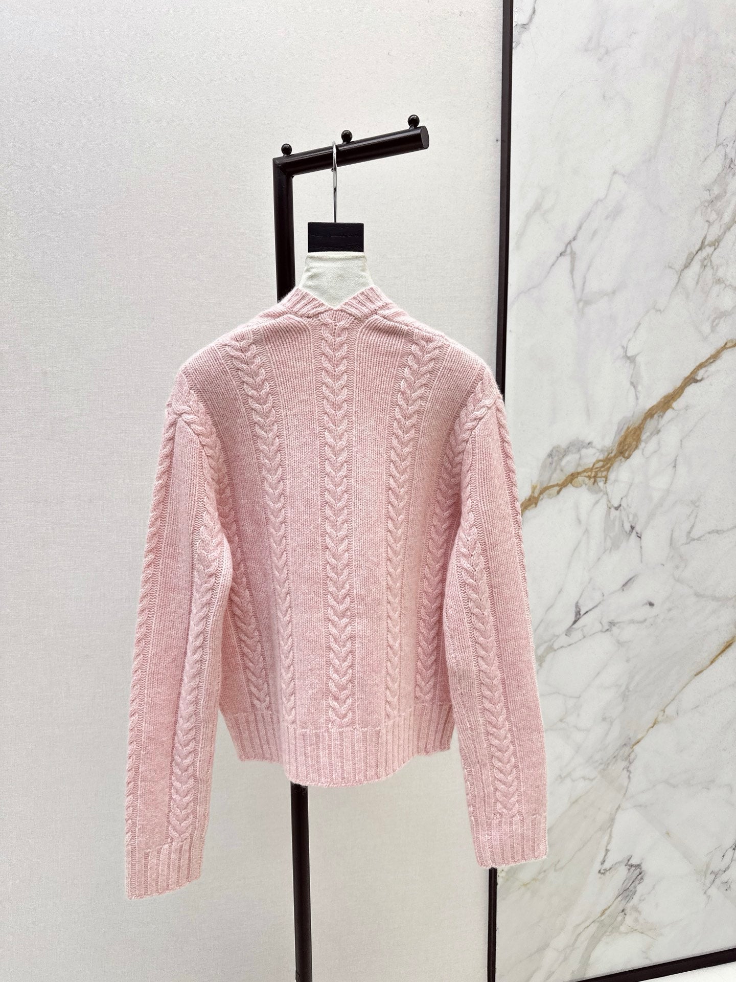 Loe NEW wool sweater