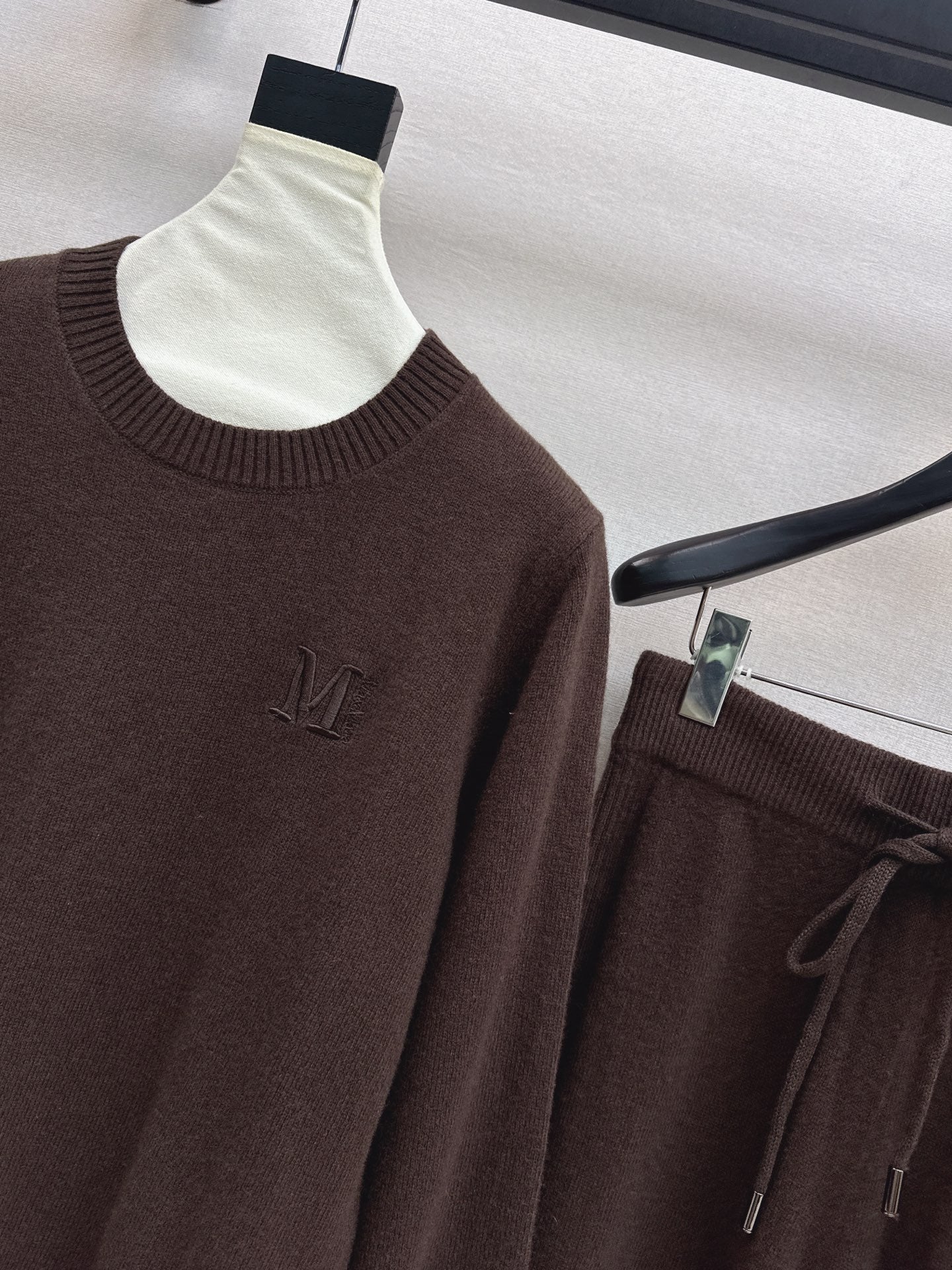 Max NEW knitted suit