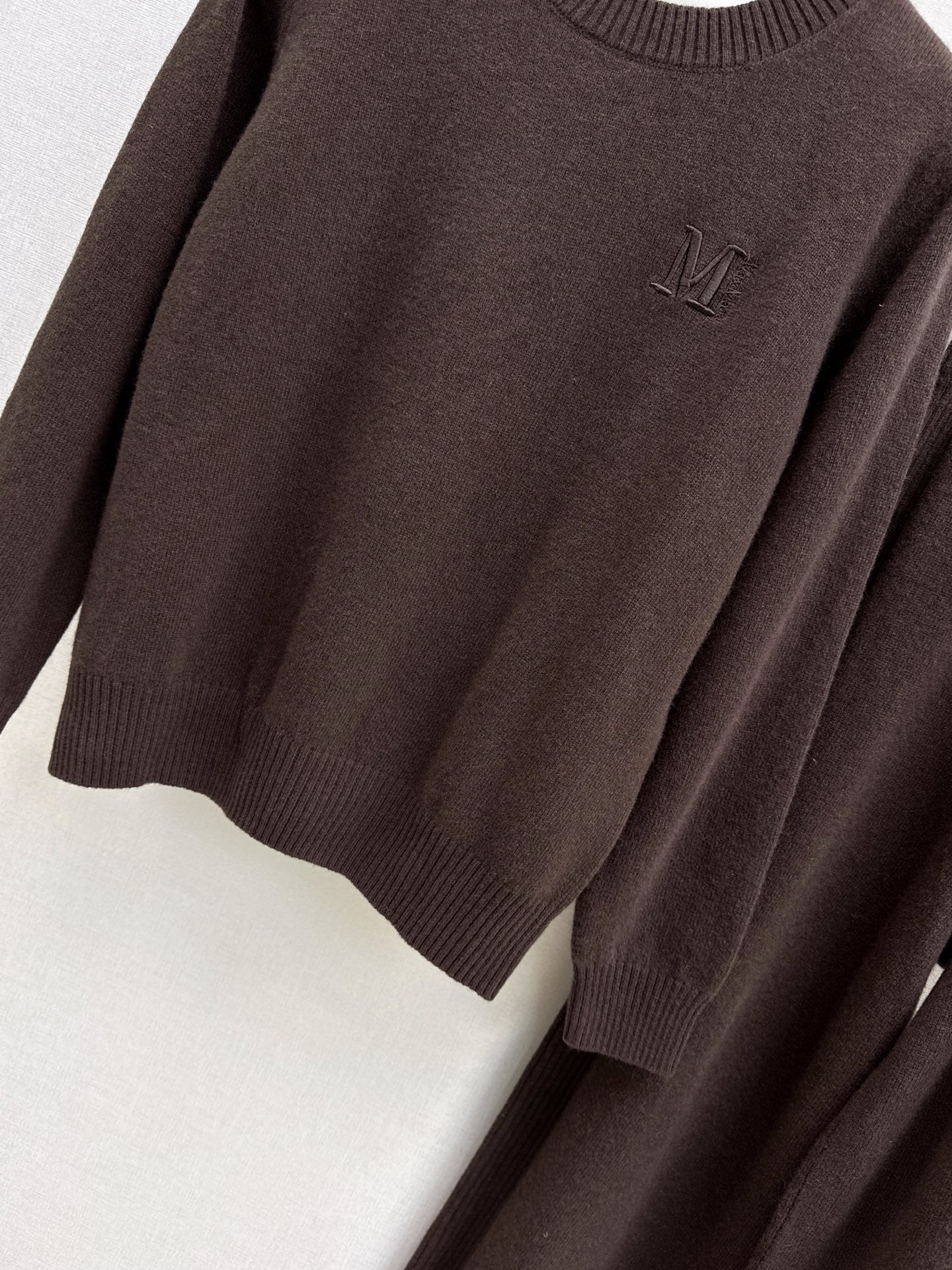 Max NEW knitted suit