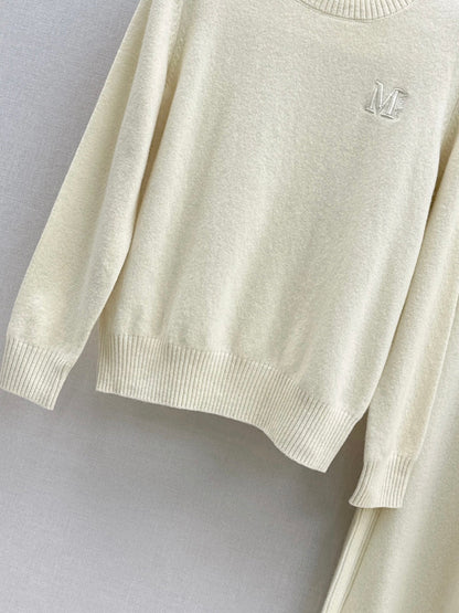 Max NEW knitted suit