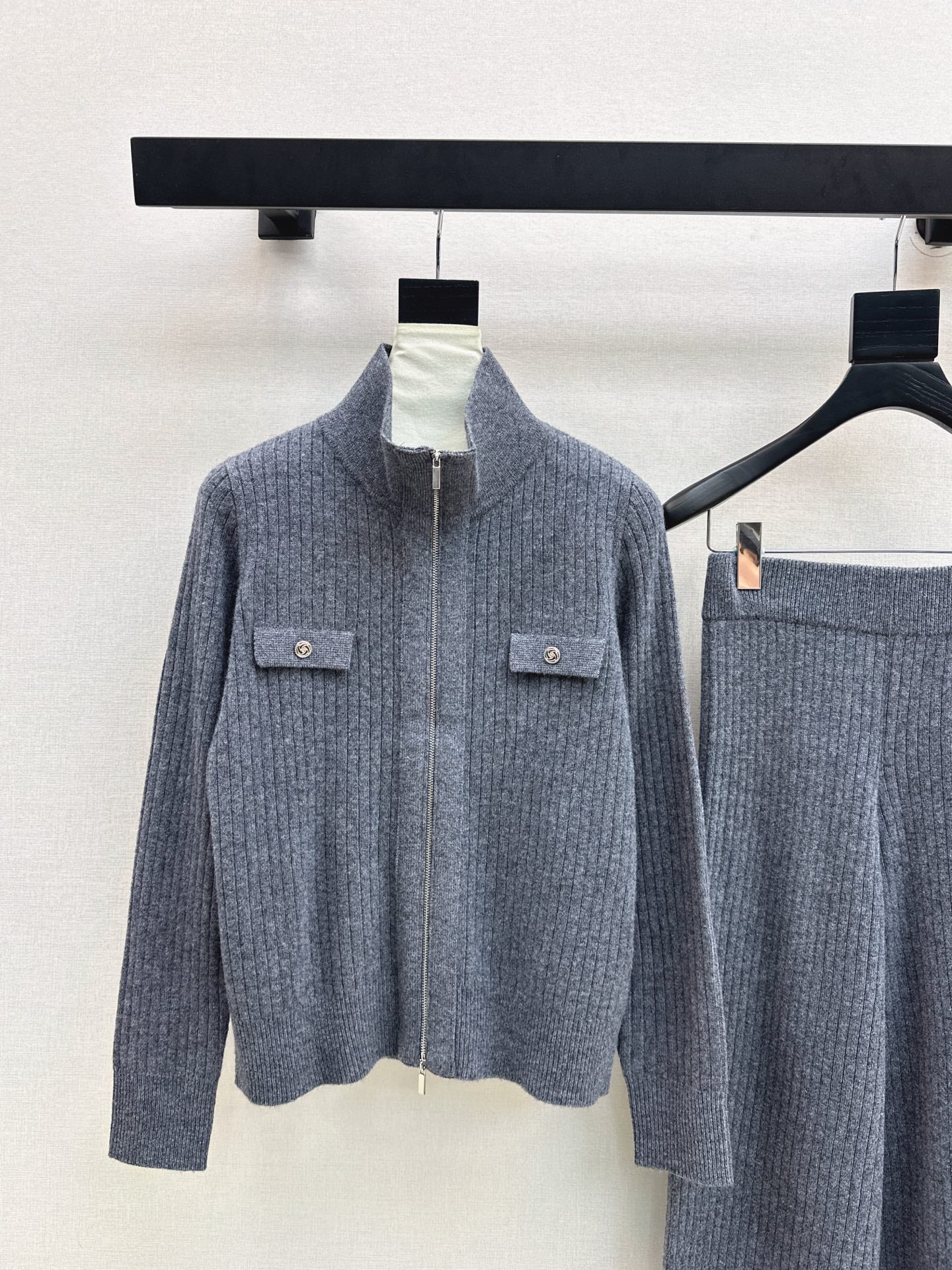 Loro NEW knitted suit