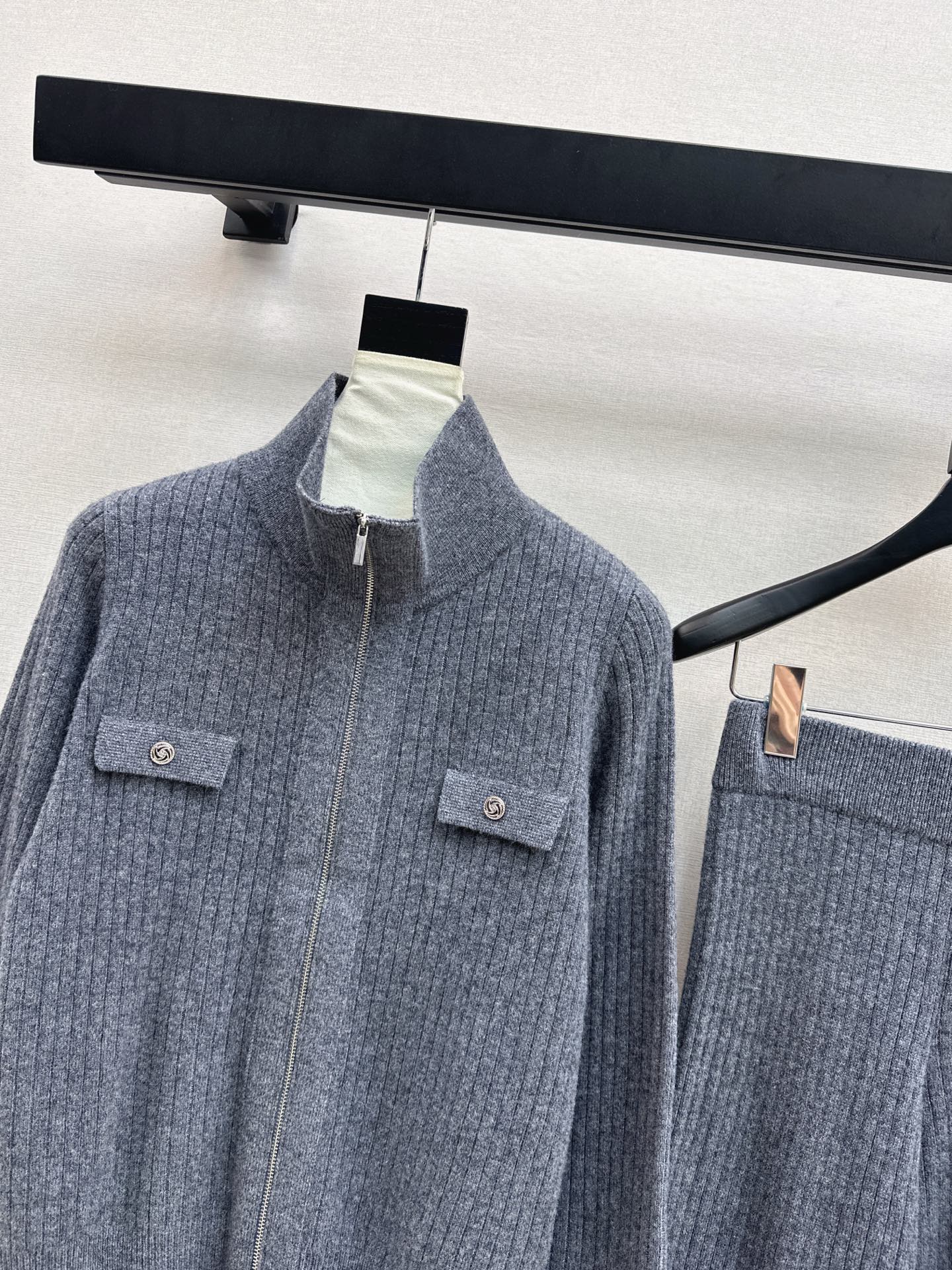 Loro NEW knitted suit