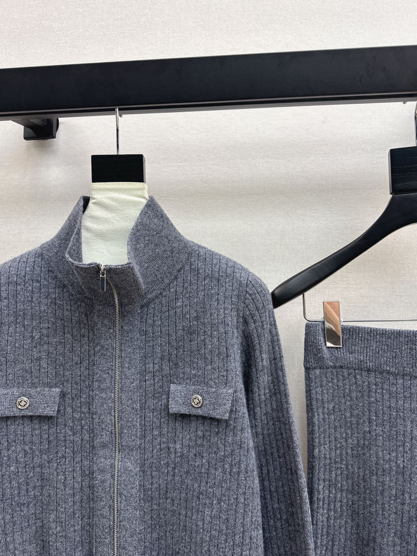 Loro NEW knitted suit