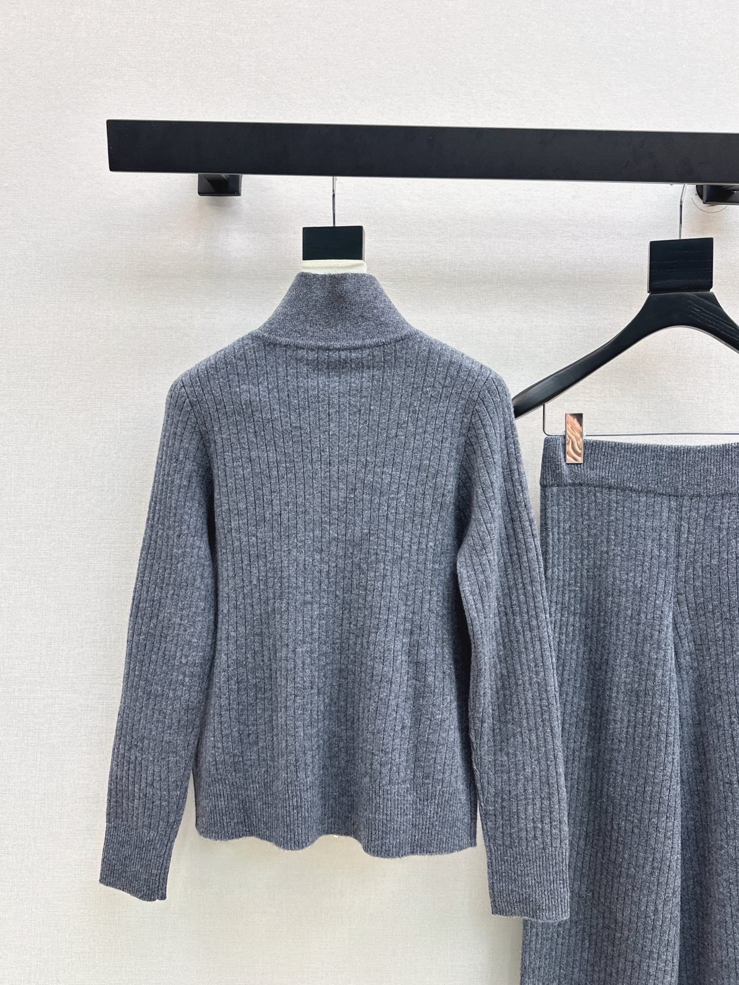 Loro NEW knitted suit