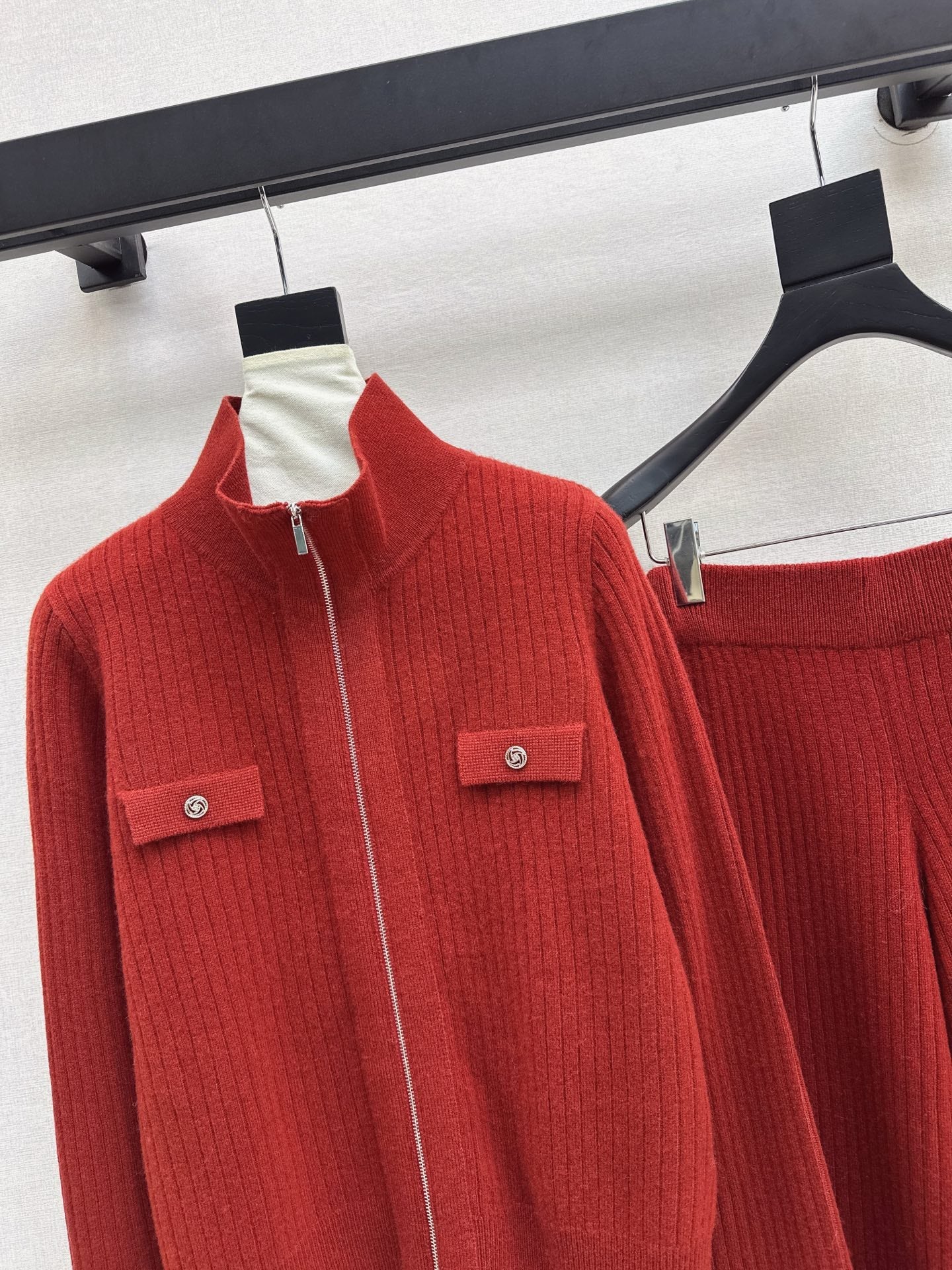 Loro NEW knitted suit