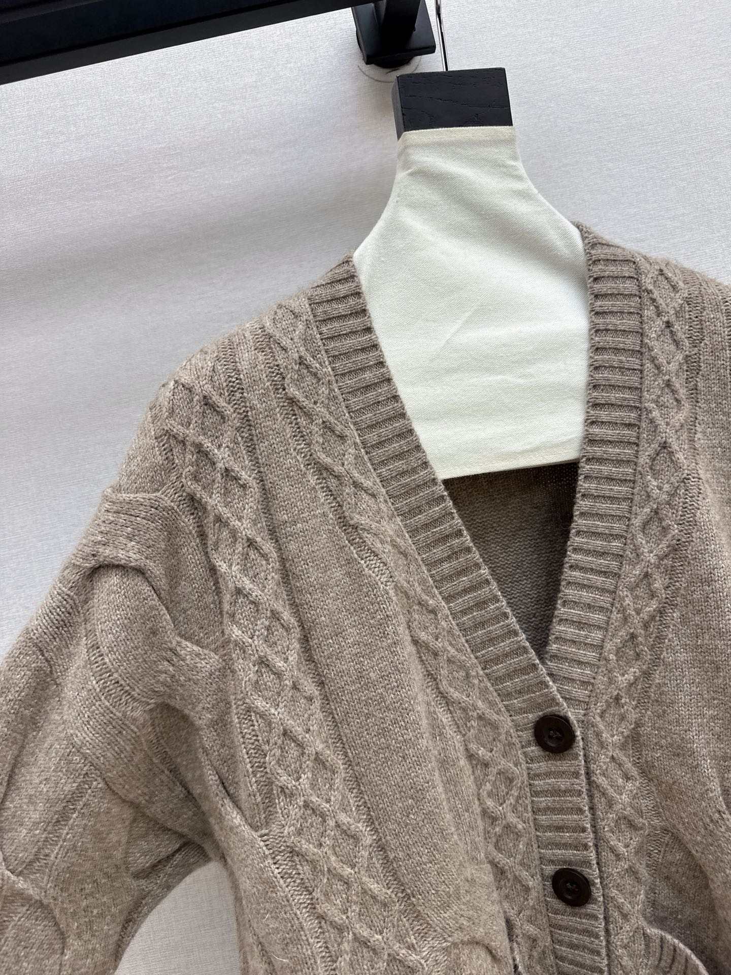 Loro NEW V-neck cardigan