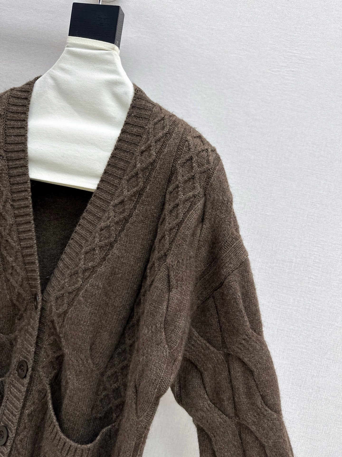 Loro NEW V-neck cardigan