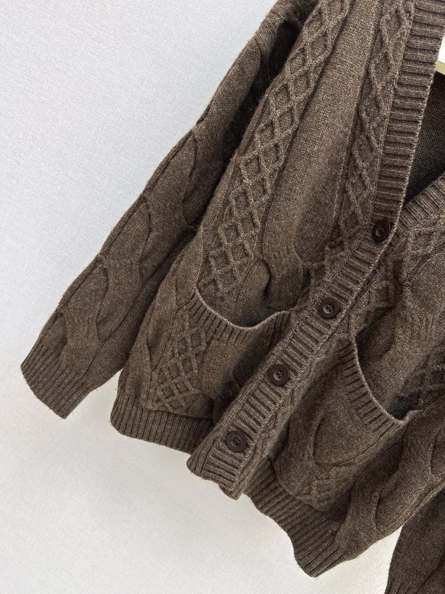 Loro NEW V-neck cardigan