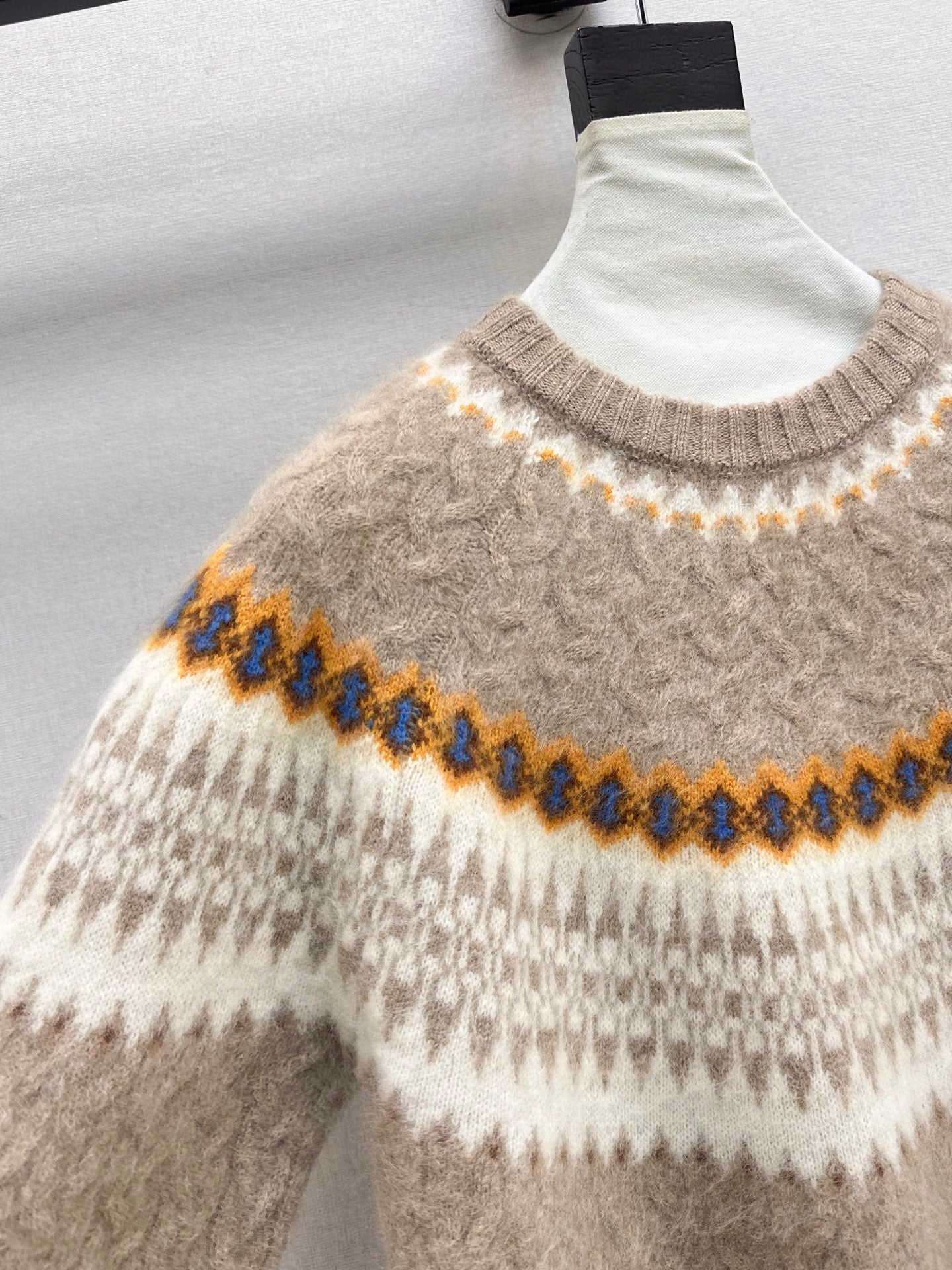 Loro NEW knitted sweater