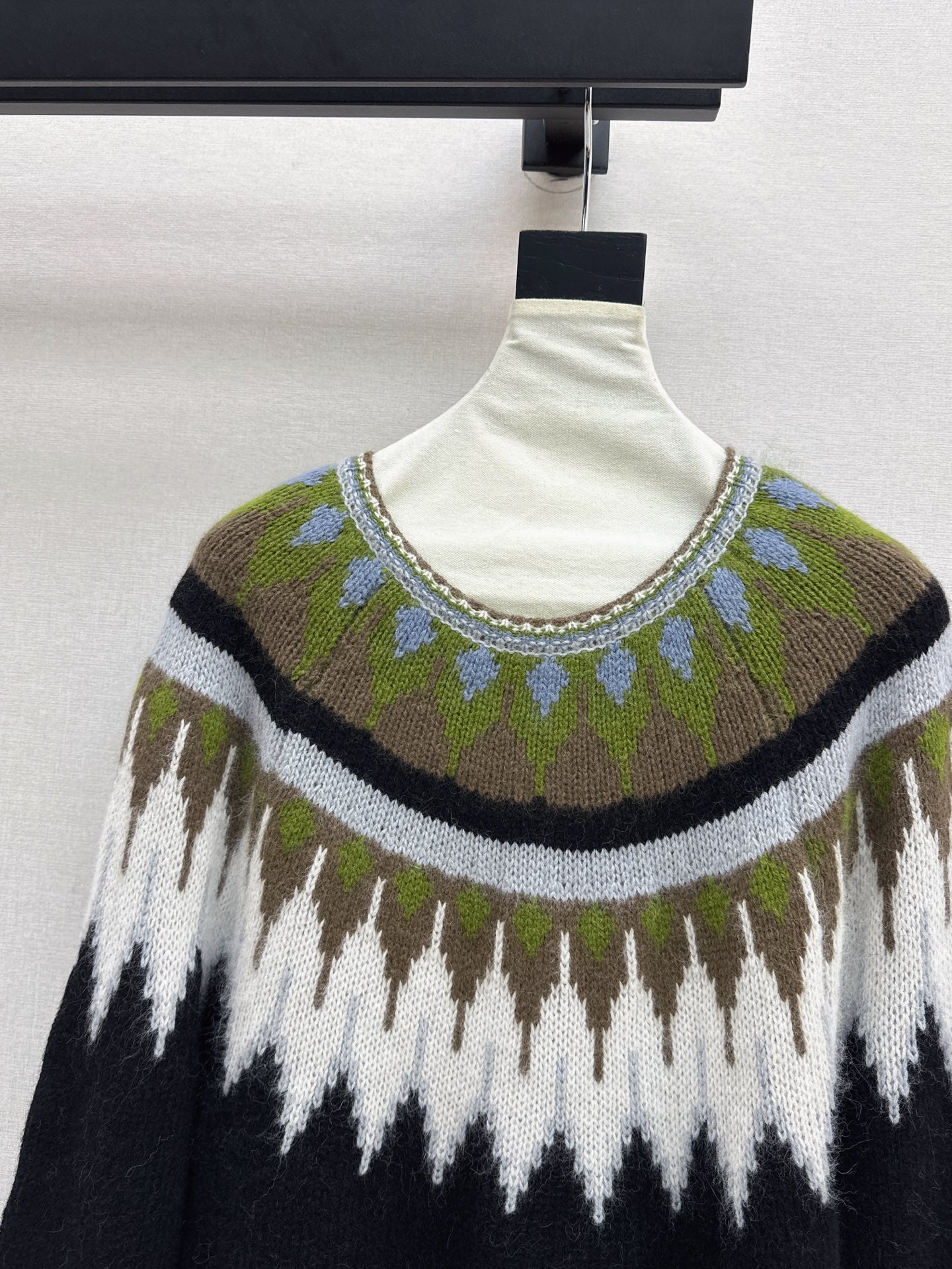 Loro NEW knitted sweater